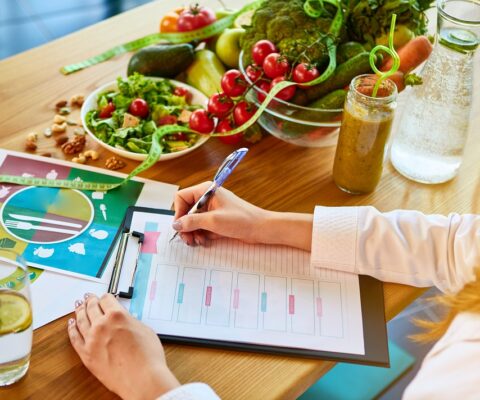 Adiós a los Propósitos de Año Nuevo Irreales: Metas Nutricionales Alcanzables