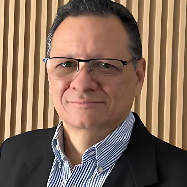 Dr. César Federico Corleto Rojas
